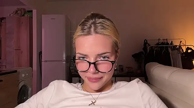 ChristelDuncombe - topless photo in PM (Last tip)