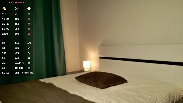 Lissievibes_ - Get lower shorts + show ass in doggy pos