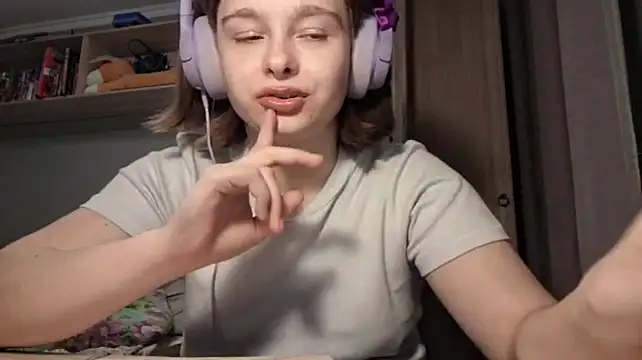 WoodPracice - want me to stay in just my underwear? 💕