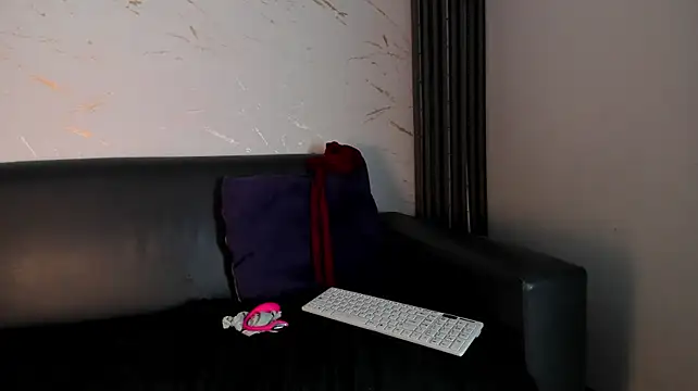Laura_serena - doggy in bed without pantys