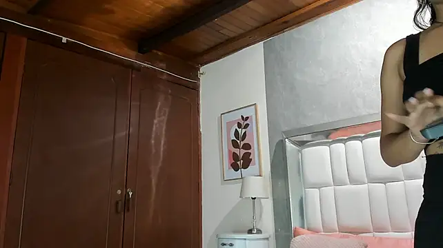 IvonnyRoss - Completely Naked