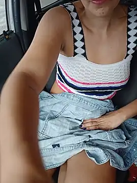 Lupita_sol - Squirt in street