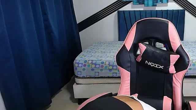 Atheneaa69 - ass flash