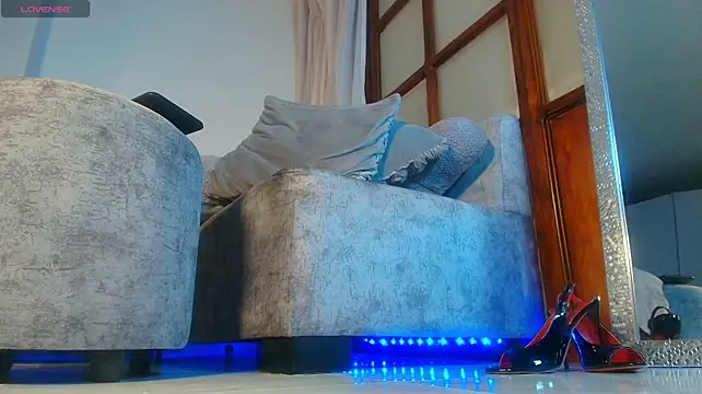 Capriijonesxxx - Lick my ass and wet my pussy