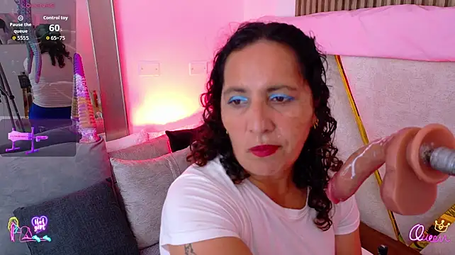 Luna_Naughty1 - ice in my pussy