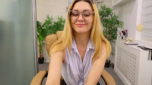 EllaMilf_ - 💎Topless play: 300