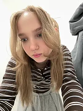 Bambi_lu - show panties while door open in 🚾