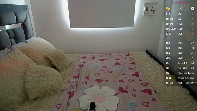 Princessross - show boobs and play saliva