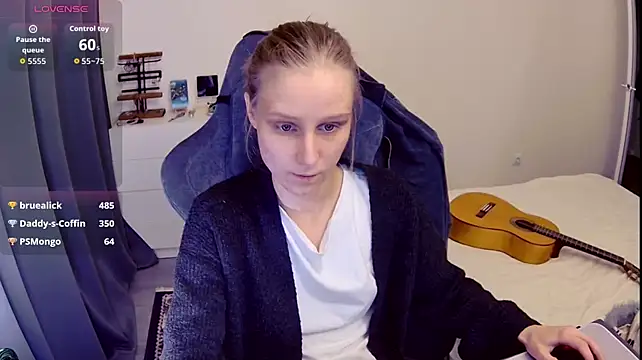KatiKate - sucking fingers sexually