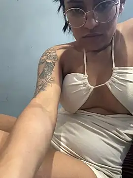 Saffadinhaa - Show your boobs