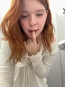 Freaky__Nikki - take off my top and get my tits naked