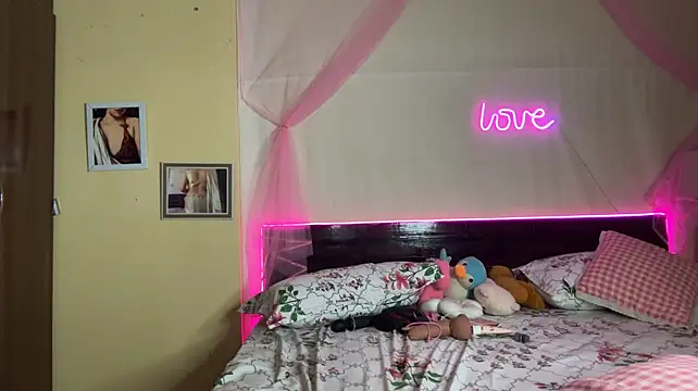 Cherry_jerry - candle wax on boobs