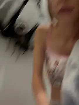 Kira_mia - suck dildo near next cabin in public wc