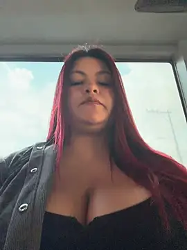 Lia-Moon77 - Show tits bouncing with tweezers