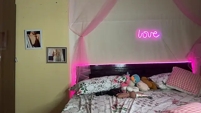Cherry_jerry - candle wax on boobs
