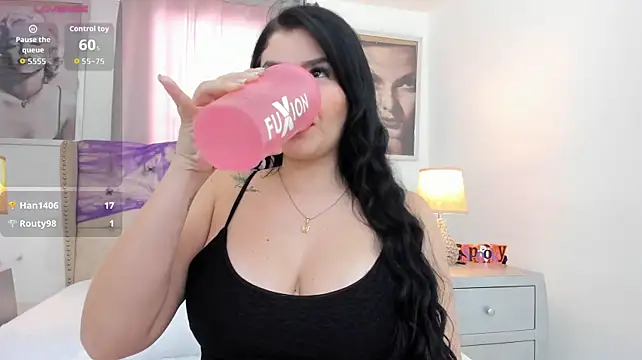 _Vanellope1 - - Open pussy and fingers 👅💦