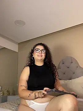 AlmaraRouge - play and suck on tits 🔥
