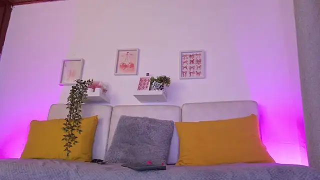 Malka_Burning - VIBRATOR IN ASS 💕