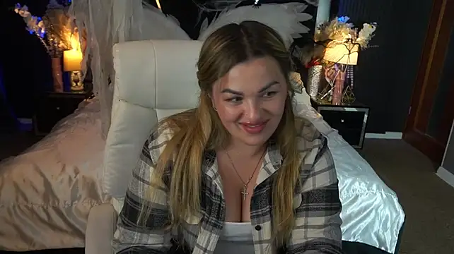 AlissyaGrayy - show bra