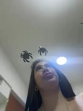 Kiim_taaylor - SHOW BIG BOOBS & PLAY NIPPLES 😈🍑