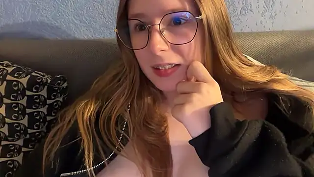 Thepretiestgirlhere