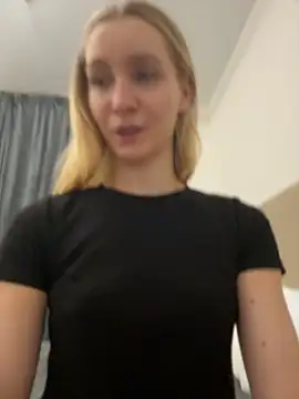 LunaVelvetti - lift up top & shake tits