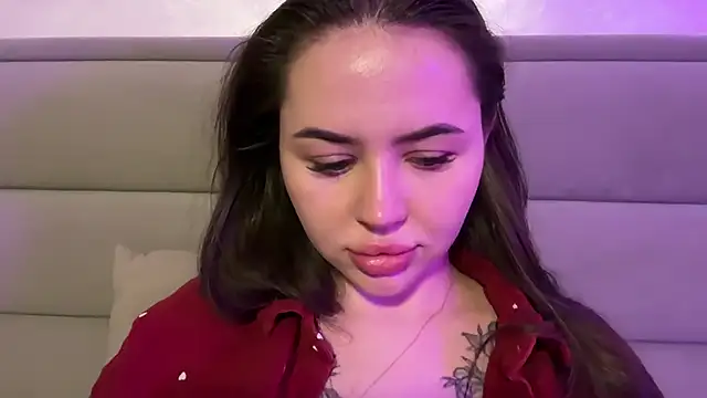 AlmaryKim - show body + ass + play with kitty