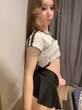 SweetieKitty1 - Wet my top with water💦