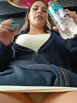 Cata_city1106 - Show tits in the street