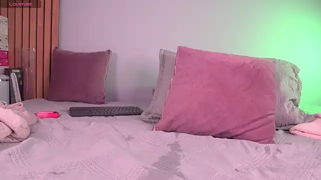 Mia-reeves - 100 pumps inflatable plug in my ass