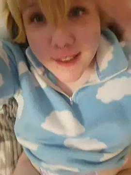 Wehavepussies_xoxo - kiss and suck SENSETIVE nipples