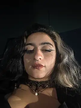 Lila_Desiree - Deep throat in a public restroom