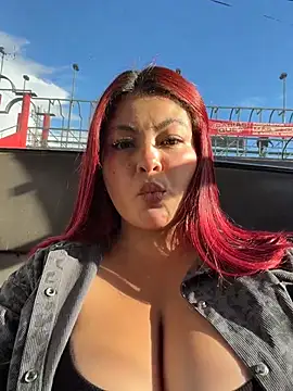 Lia-Moon77 - Show tits bouncing with tweezers