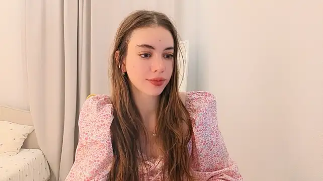 Astralmira - show legs