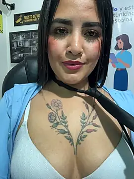 MAYE__13 - I flash my tits at the driver 🥵😈🍒🍒