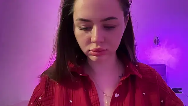 AlmaryKim - show body + ass + play with kitty