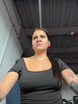 AlannaEvons - Tits Out + Spank In The Gym 🍒😈