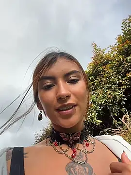 Zoe_addiction - Removing panties on the street very risk