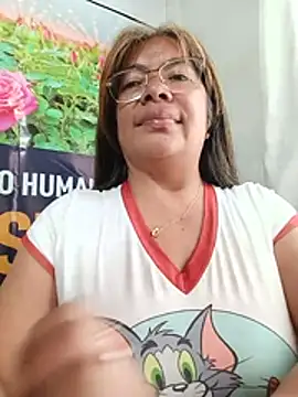 __valentina18 - Removing a bra in public