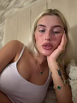 Blondetart69 - SPREAD LEGS NAKED FOR 5 mins