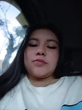 Lucy_blush - Flash tits +Pinching the nipple