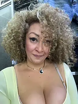 Katti_Barrera - TOPPLES IN PUBLIC 😈