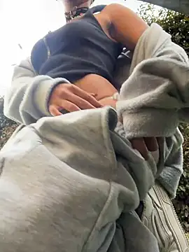 Zoe_addiction - Removing panties on the street very risk