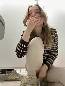 Bambi_lu - rub clit with a DILDO! MEN'S TOILET!