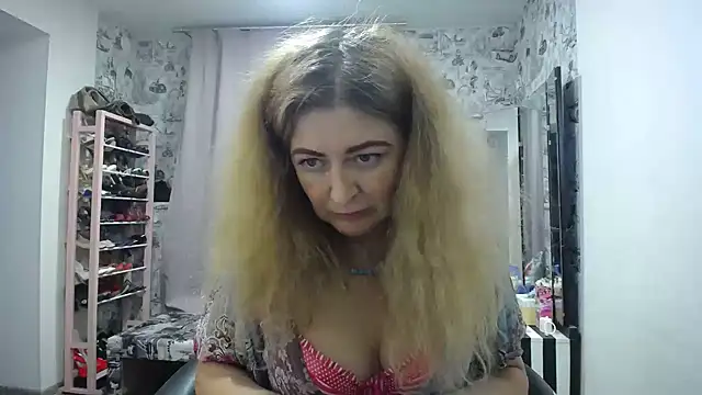 Helen1974 - Glitter On Boobs!