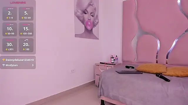 Ambarglowasm - naked + rub pussy 🥵🥵