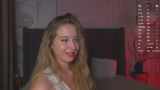 LoraineLuff - tease with boobs ( handbra )