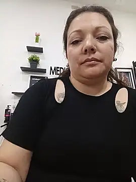 SAMANTHA--02 - I'm destroying my throat with a dildo