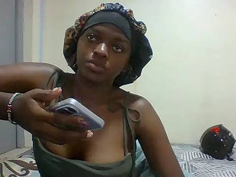 Sexy_Essiie - ;1453 tk massive boobs and ass
