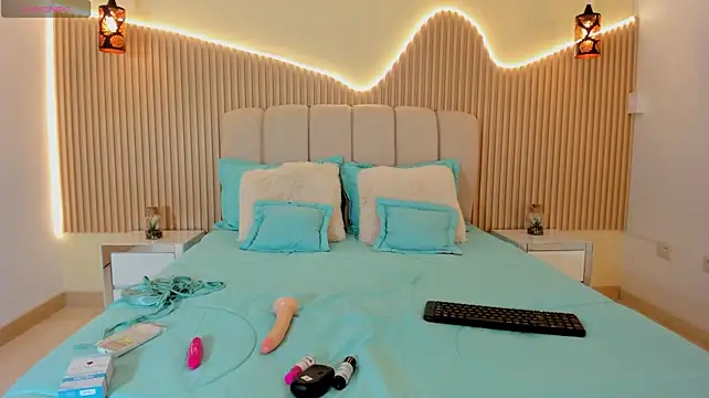 MiahRosse - hard cock massage + ahegao 💥💥